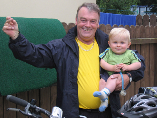 Hypnotherapist Louis Eyres on his bike tour for charity